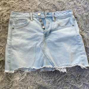 Short denim skirt